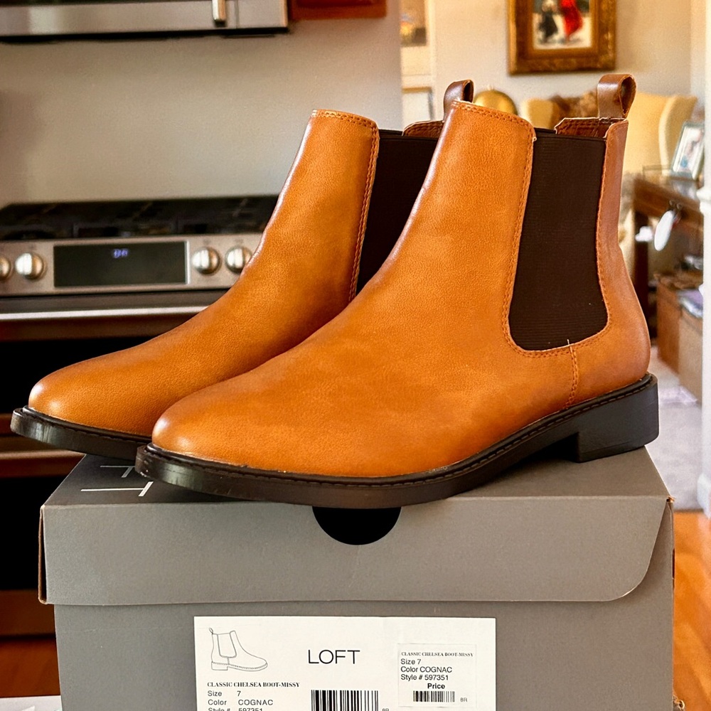 LOFT Classic Chelsea Boot-Missy Size 7 Cognac NWB